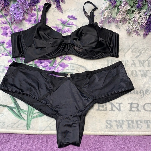 Victoria's Secret Other - Victoria’s Secret bow set